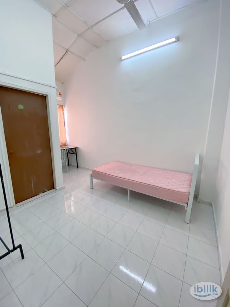 SS2 Female unit Fully furnish attach bathroom Middle Room at SS2, Petaling Jaya - Image 1