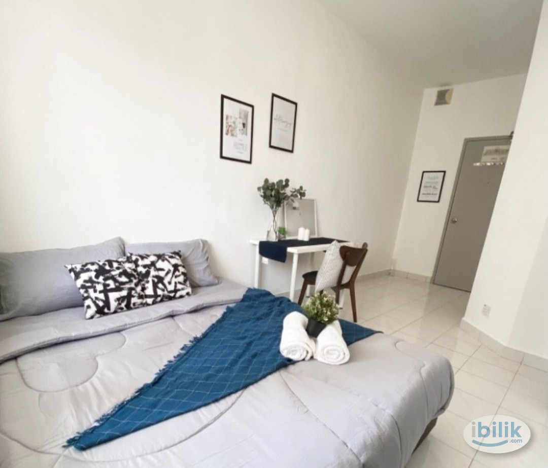 Master bedroom available at Glomac Centro condo - Image 2