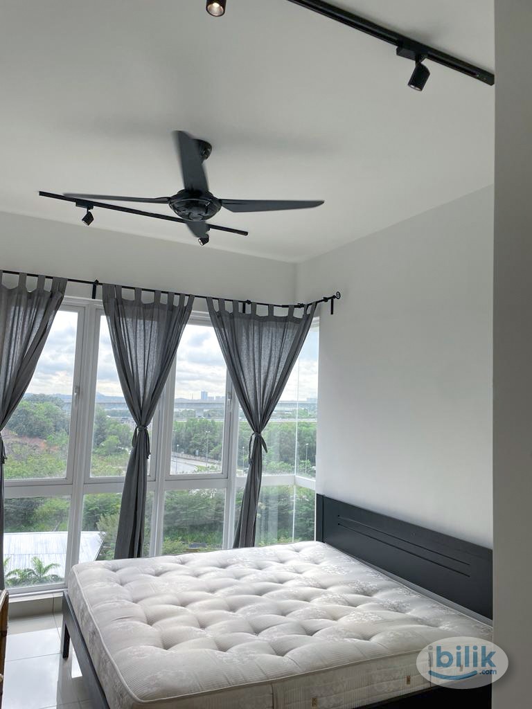 Master Room with Toilet at Vision Residence (V'Residence) Cyberjaya, Selangor - Image 1