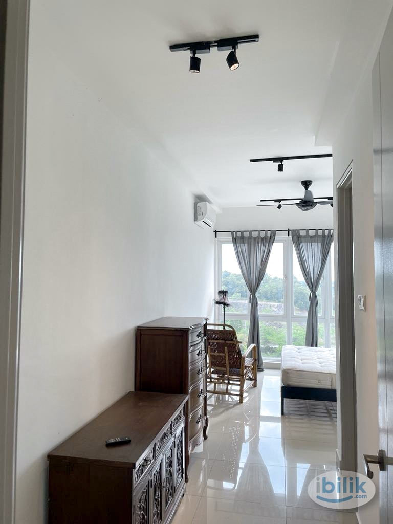 Master Room with Toilet at Vision Residence (V'Residence) Cyberjaya, Selangor - Image 2