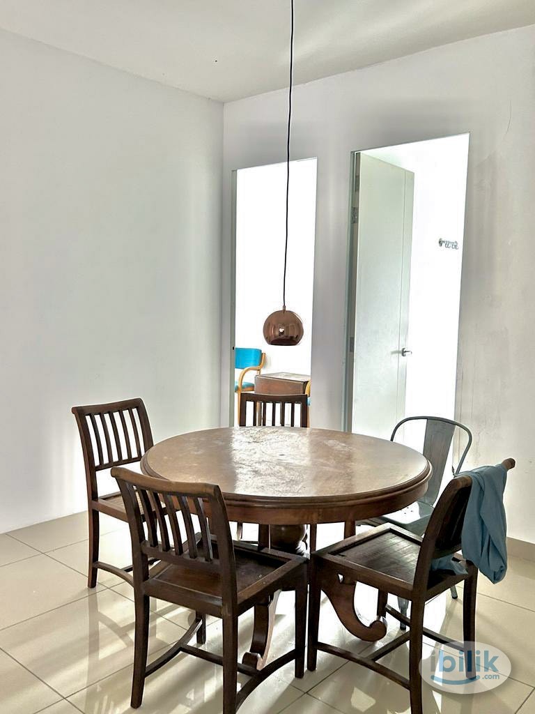 Master Room with Toilet at Vision Residence (V'Residence) Cyberjaya, Selangor - Image 5