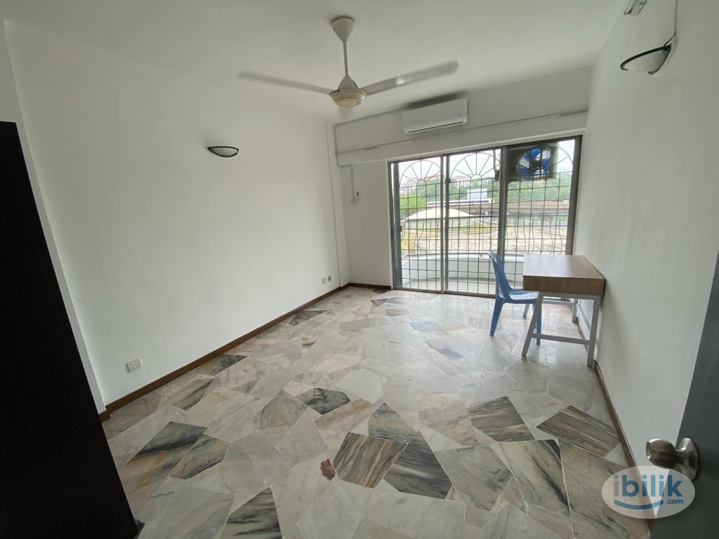 Middle Room at Vista Angkasa, Pantai - Image 1