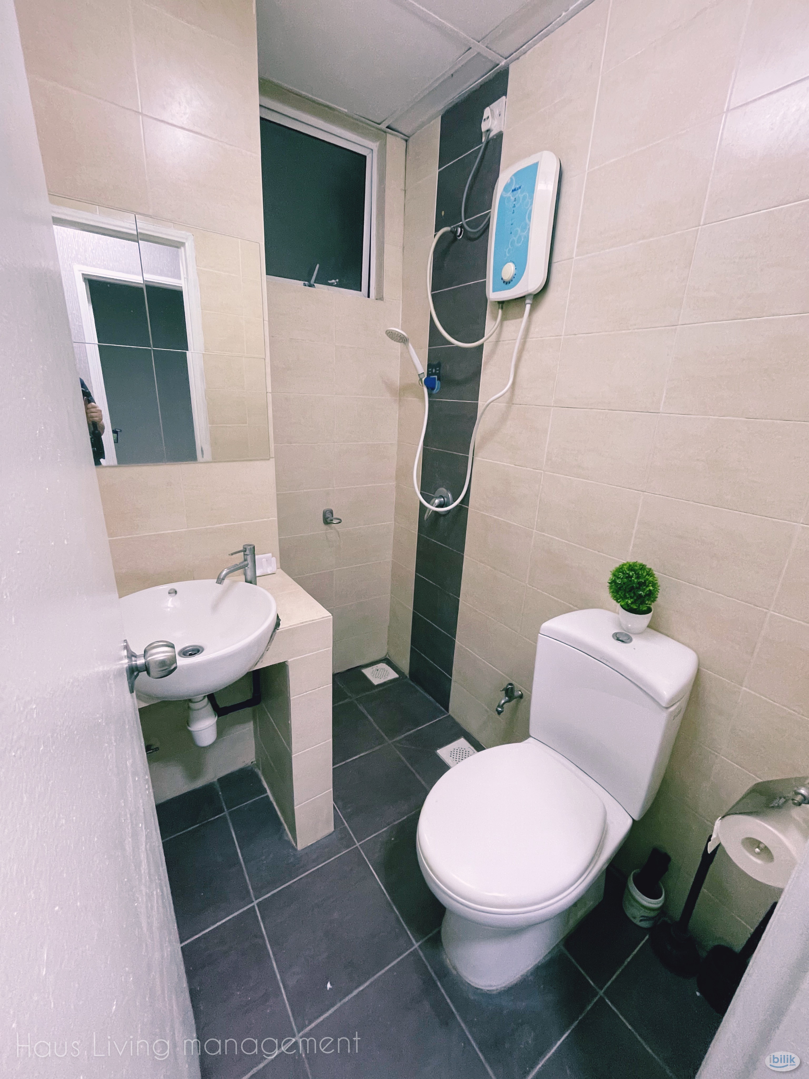 (Female Unit)Middle Room at Cova Suites, Kota Damansara - Image 5
