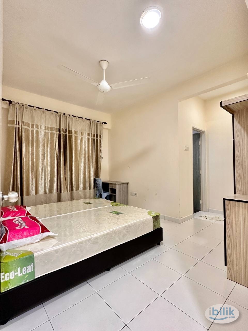Master Room at Palma Laguna Water Park Condo, Kampung Jawa - Image 5
