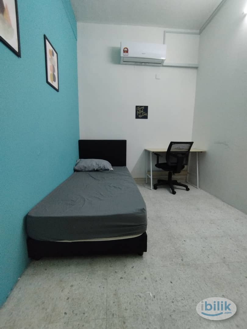 Low Depo ⭐ Bilik Sewa with Free WiFi 📱 and Air-Cond ❄️ at TTDI Kuala Lumpur - Image 1