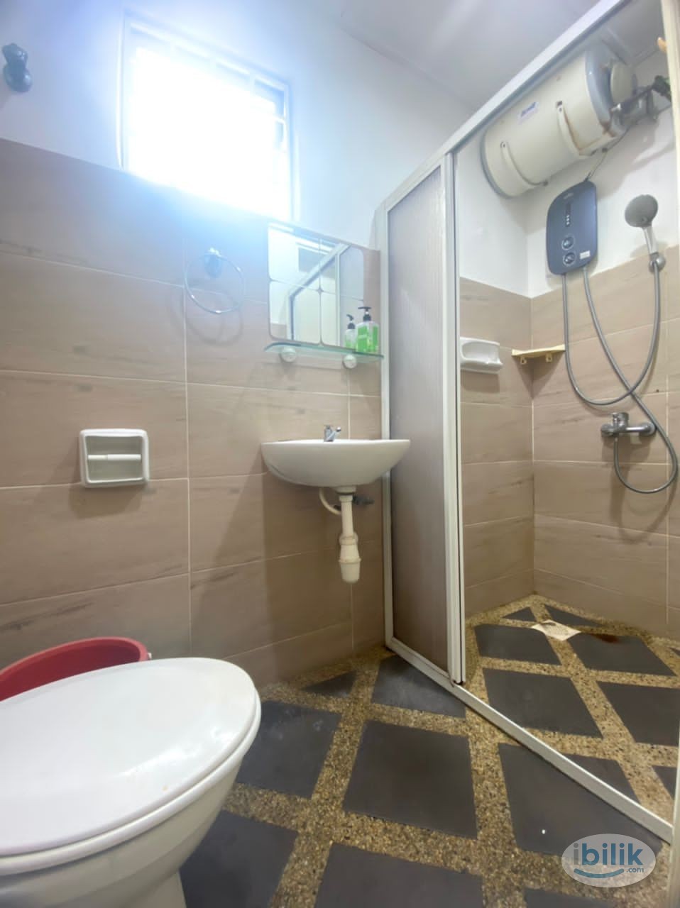 Low Depo ⭐ Bilik Sewa with Free WiFi 📱 and Air-Cond ❄️ at TTDI Kuala Lumpur - Image 3