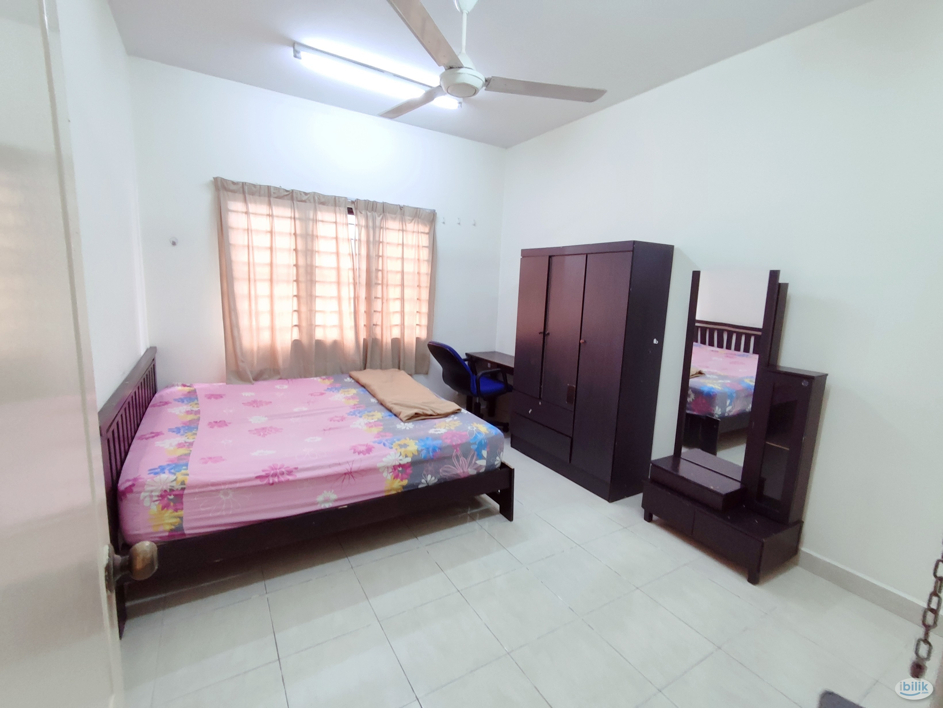 Master bedroom at Pelangi utama condominium - Image 2