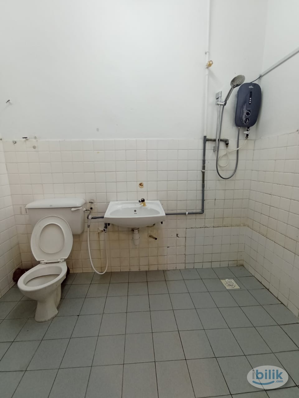 Room with Private Toilet + Air-Cond at Setia Alam near Setia City mall - Image 2