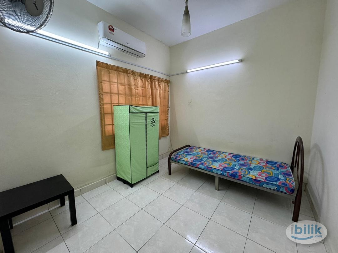 Solid Middle Room with aircond at PJU 7 Mutiara Damansara 🏠 Nearby MRT Mutiara Damansara, IKEA Damansara, The Curve, Ika - Image 1