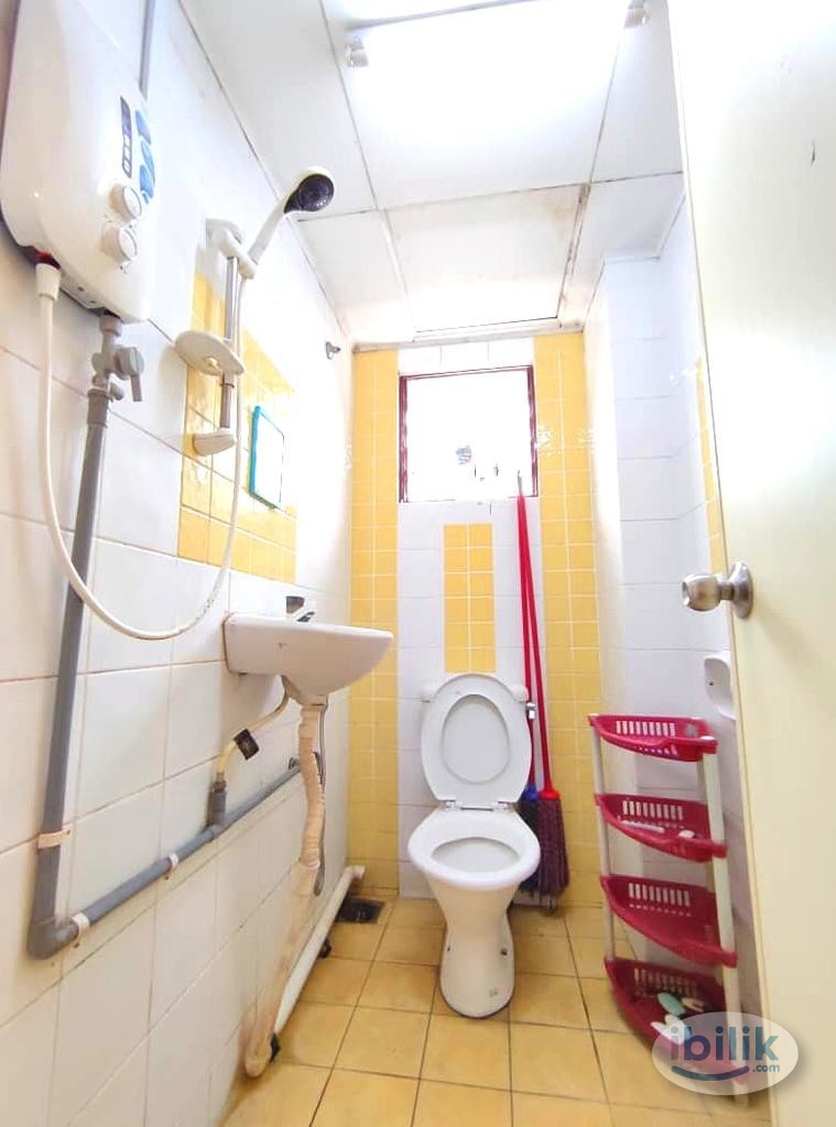 Solid Middle Room with aircond at PJU 7 Mutiara Damansara 🏠 Nearby MRT Mutiara Damansara, IKEA Damansara, The Curve, Ika - Image 4