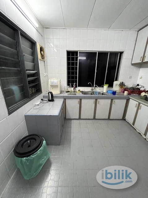 SS2 Budget Room For Rent Near Taman Paramount LRT Aircon Middle-Room - Image 3