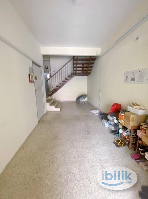 SS2 Budget Room For Rent Near Taman Paramount LRT Aircon Middle-Room - Image 4