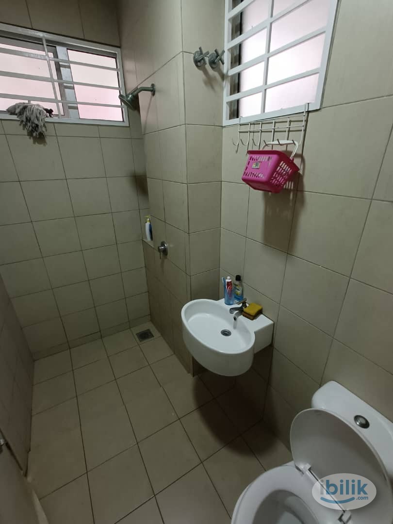 Low Deposit ❗ Room for Rent with Air-Cond + Free WiFi at Bandar Botanic - Image 1