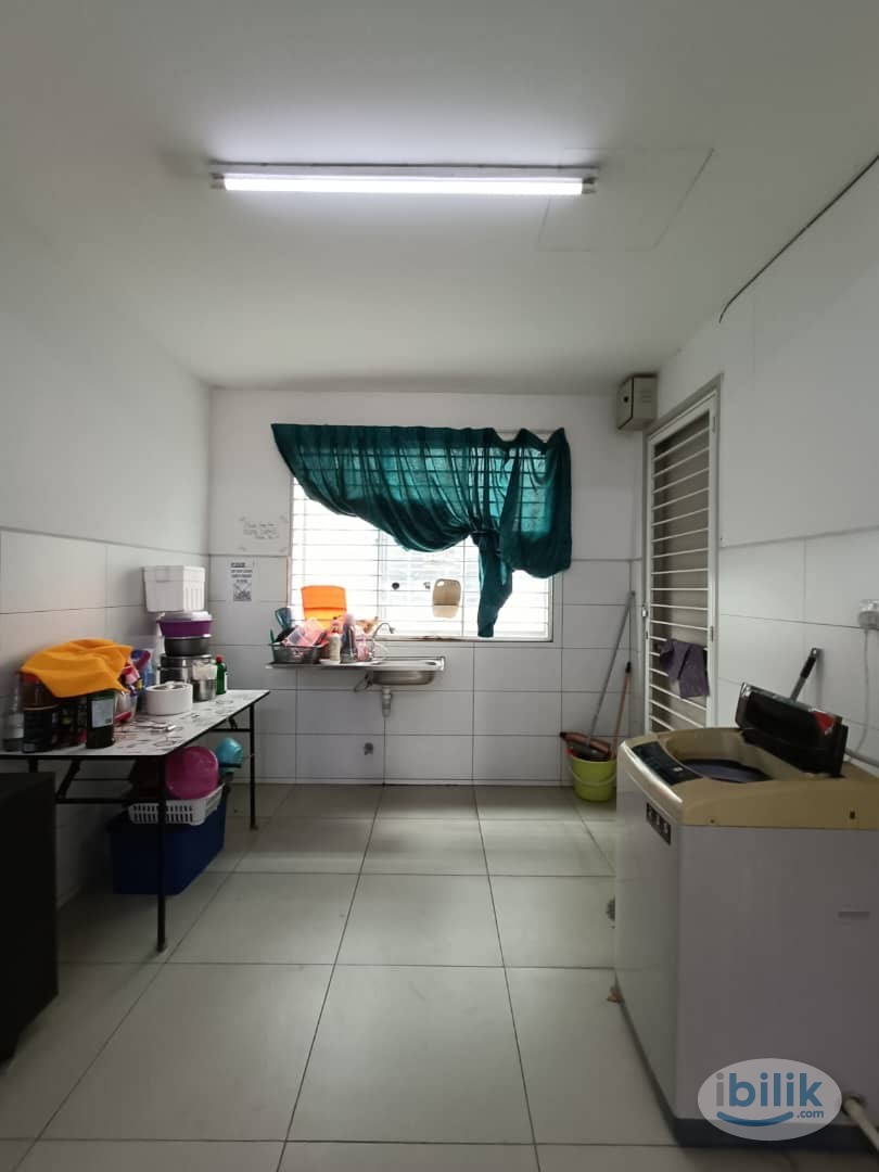 Low Deposit ❗ Room for Rent with Air-Cond + Free WiFi at Bandar Botanic - Image 2