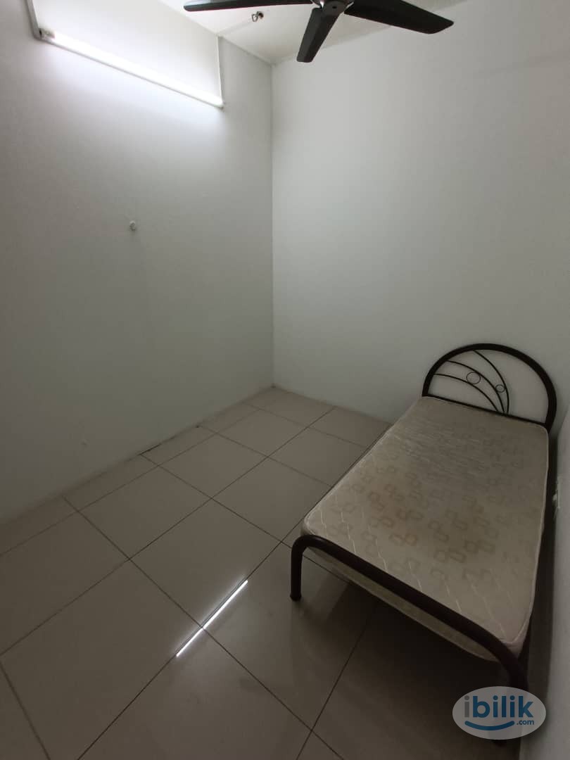Low Deposit ❗ Room for Rent with Air-Cond + Free WiFi at Bandar Botanic - Image 3