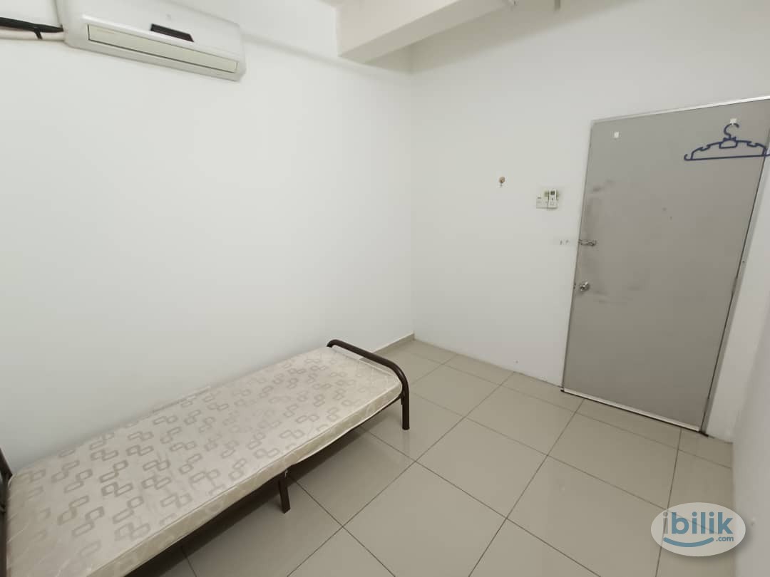 Low Deposit ❗ Room for Rent with Air-Cond + Free WiFi at Bandar Botanic - Image 4
