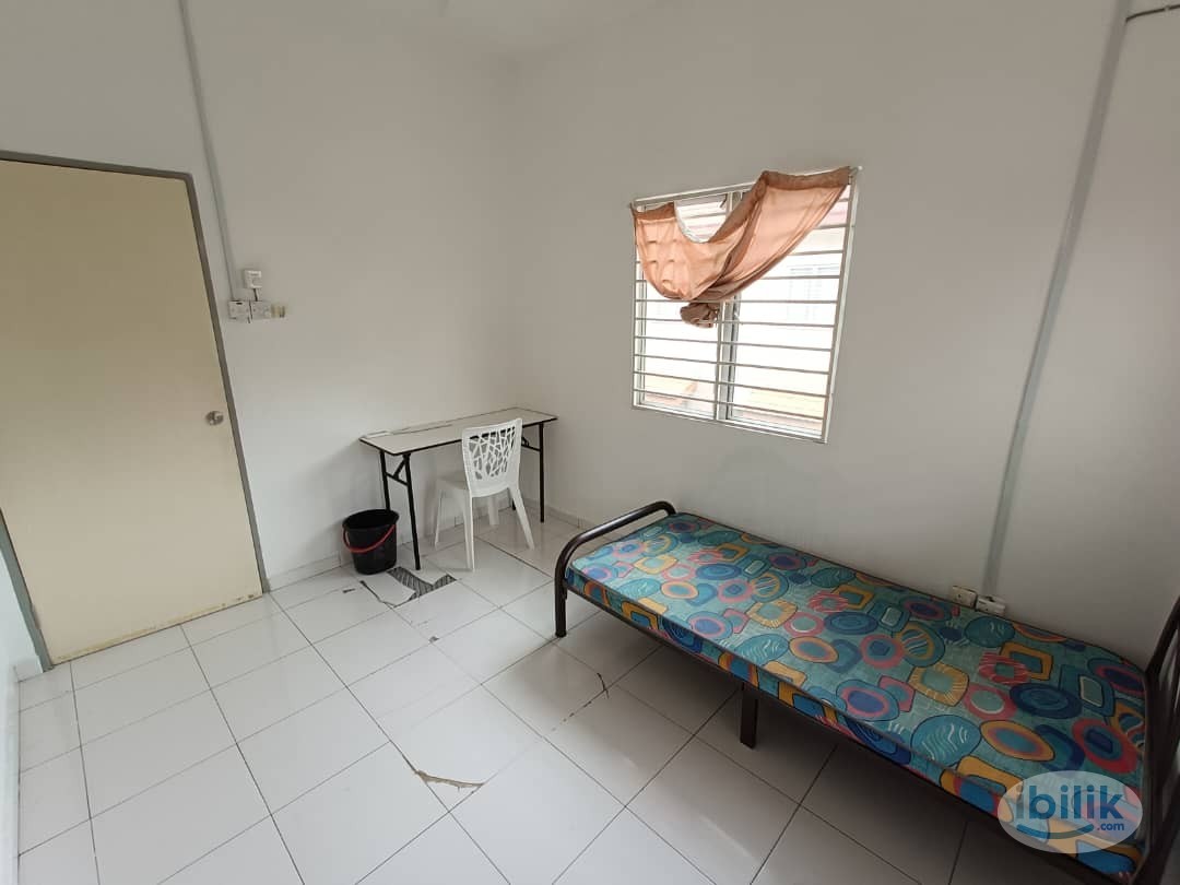 Room for Rent + Air-Cond ❄️ at Setia Alam near Setia City Mall, Taipan - Image 1