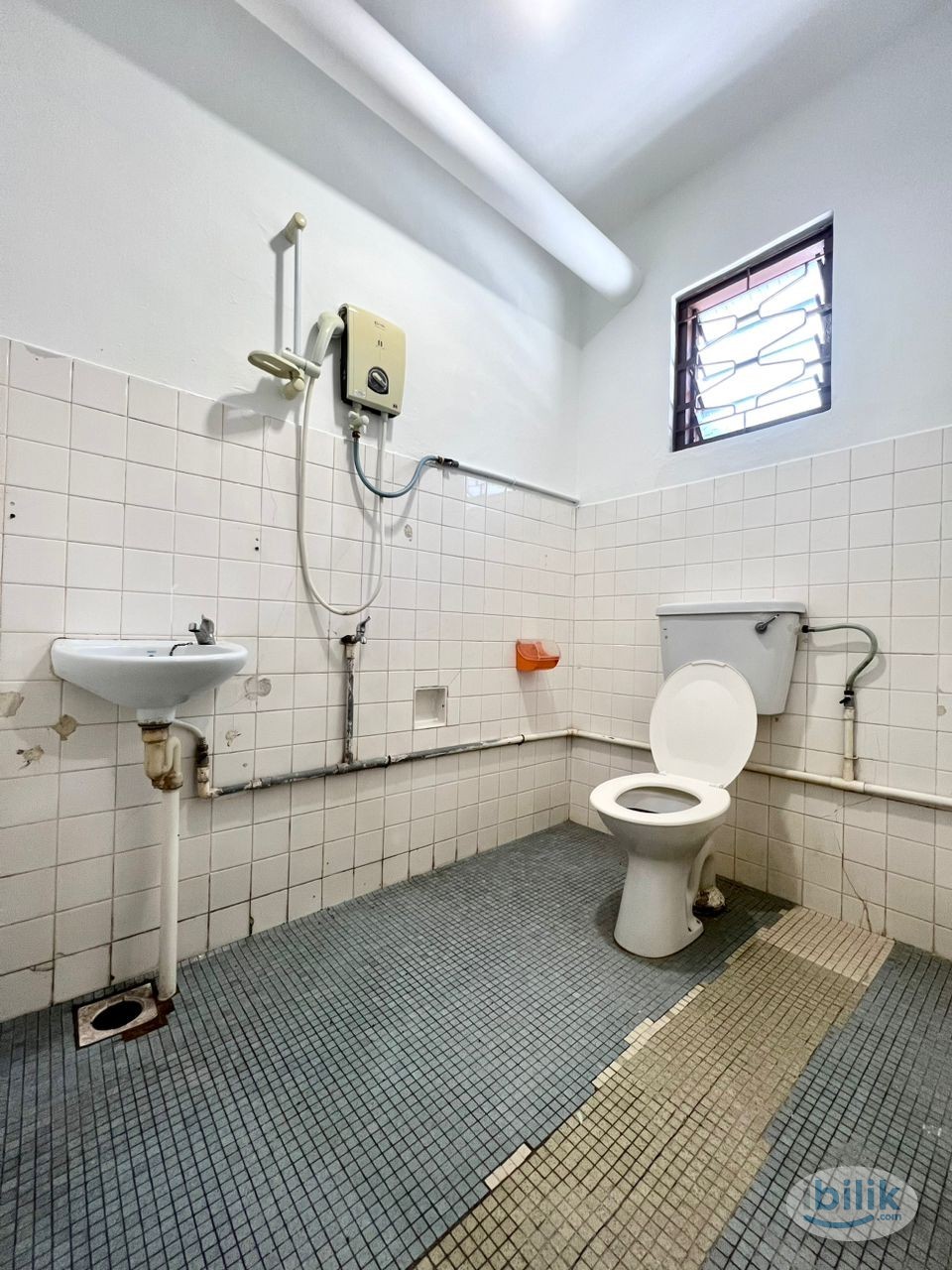 💪🏻Immediate MoveIn 🔥Landed House Unit😍Drive 5 Min To Ciq/Kastam✔Zero Deposit - Image 3
