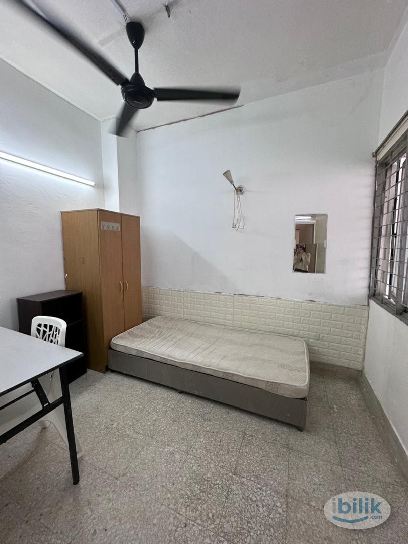 Low Deposit ❗ Middle Room for Rent with WiFi at SS2 Petaling Jaya - Image 1
