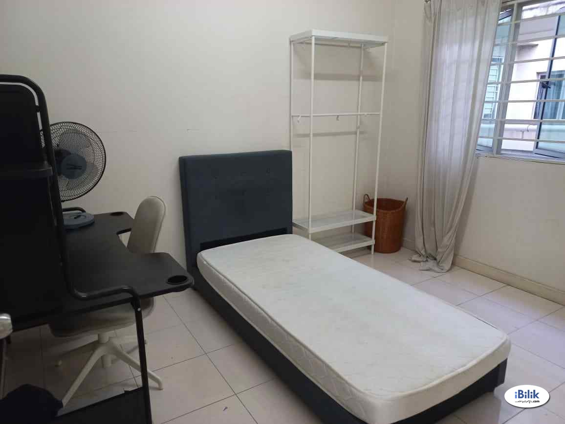 No partition FEMALE Middle Room at Metropolitan Square, Damansara Perdana - Image 1