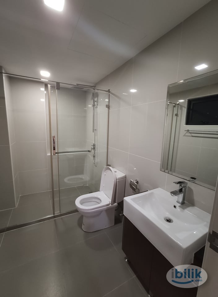 Spacious Middle Room at Mont Kiara, Kuala Lumpur - Image 4