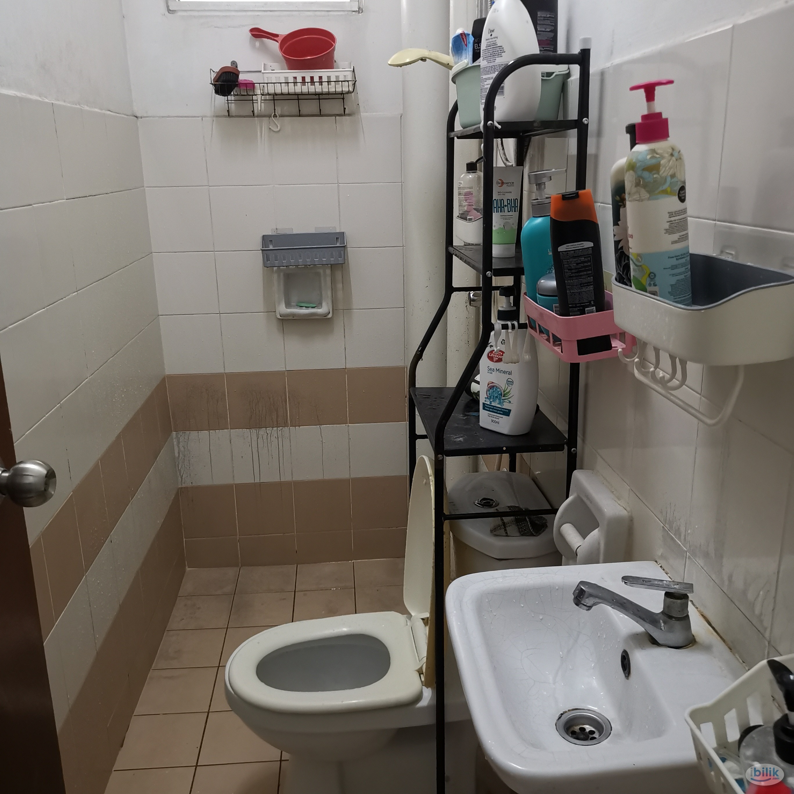 Female Room at Residensi Laguna, Bandar Sunway - Image 2
