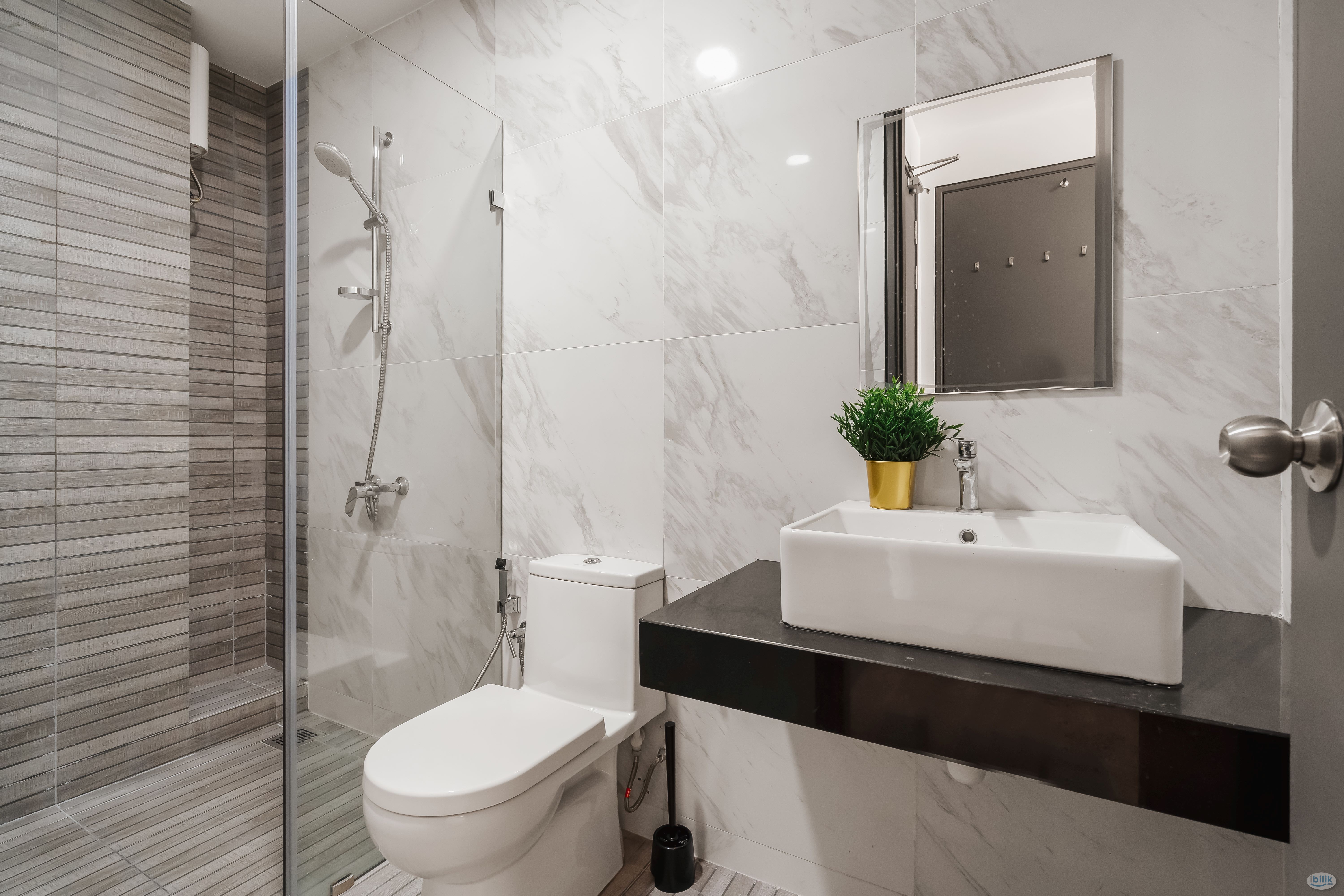 Affordable & Elegant STUDIO at Emporis Near MRT - Image 4