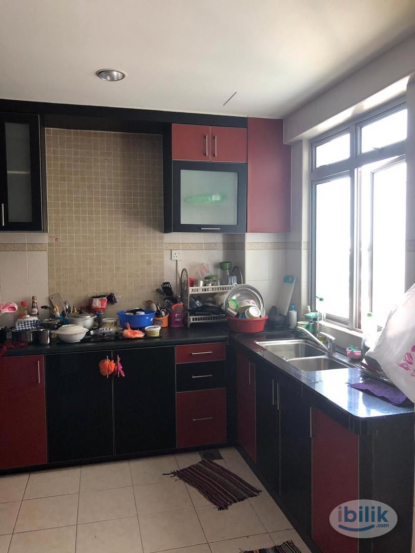 Middle Room at Pulai View, Johor Bahru - Image 1