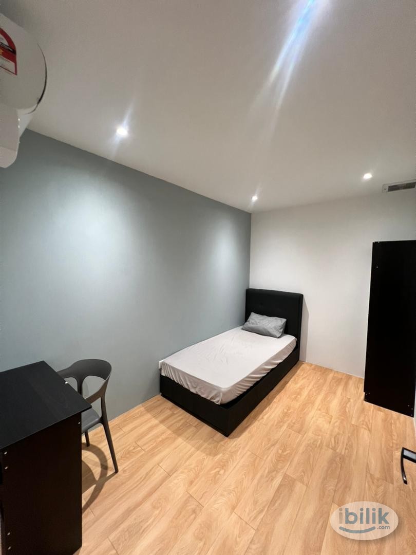 3 min walk to Mentari BRT station with NO DEPOSIT!! Room Rent in Q Inn Hotel @ Subang Jaya - Image 1