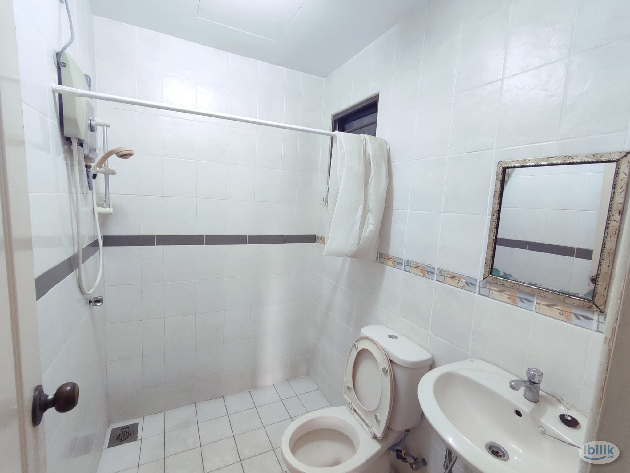 MIDDLE ROOM MALE WANTED AT PELANGI UTAMA CONDO - Image 4