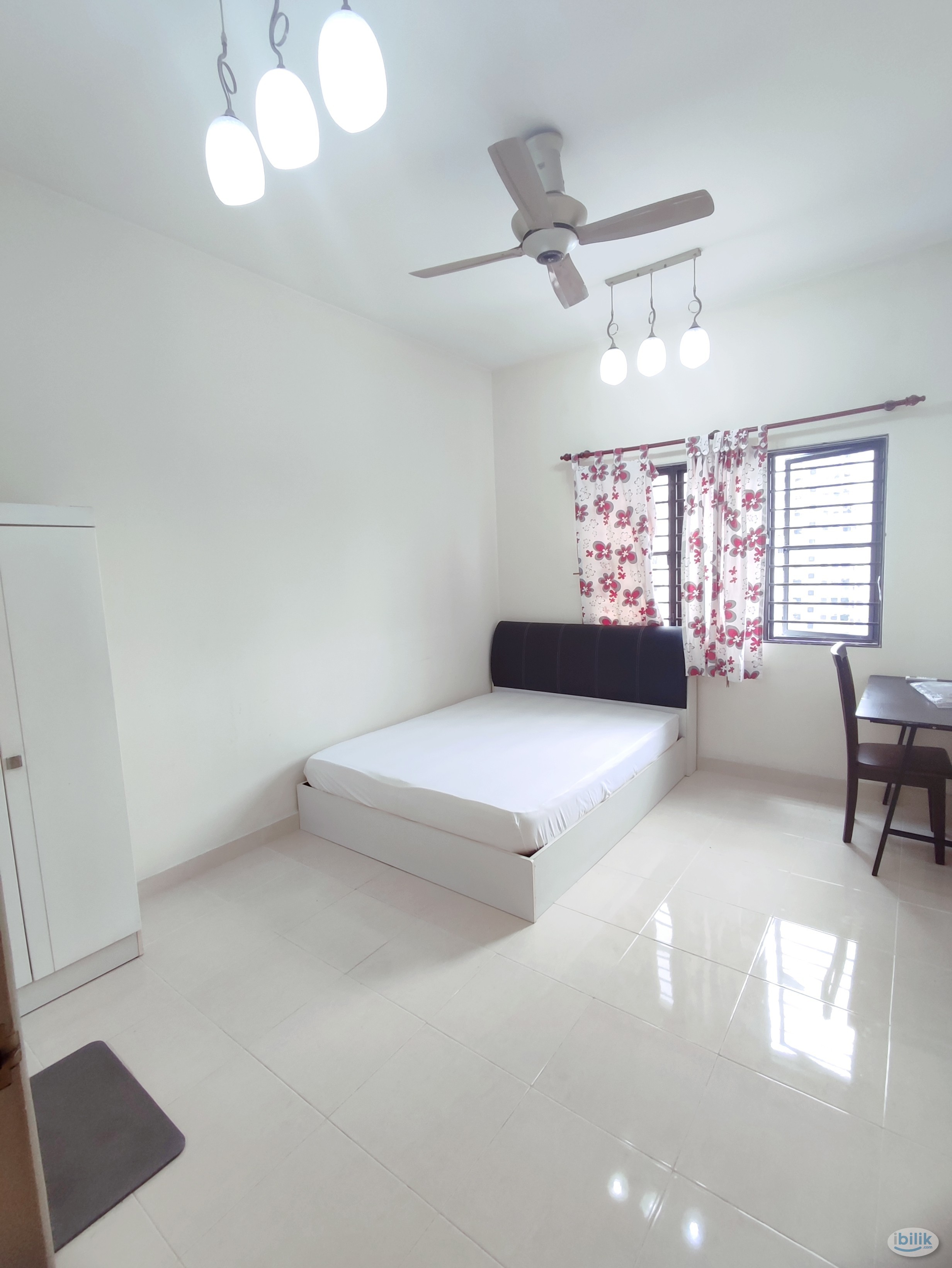 middle room available at pelangi utama condo - Image 1