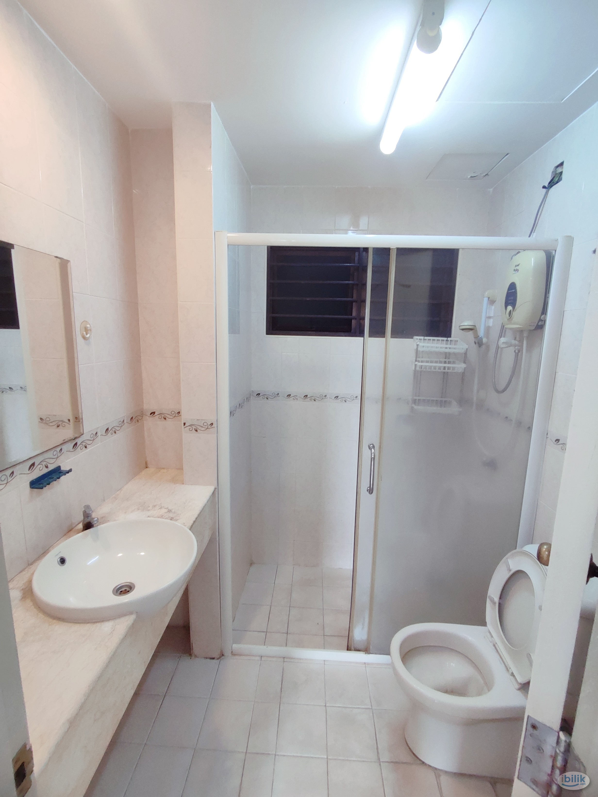 middle room available at pelangi utama condo - Image 2