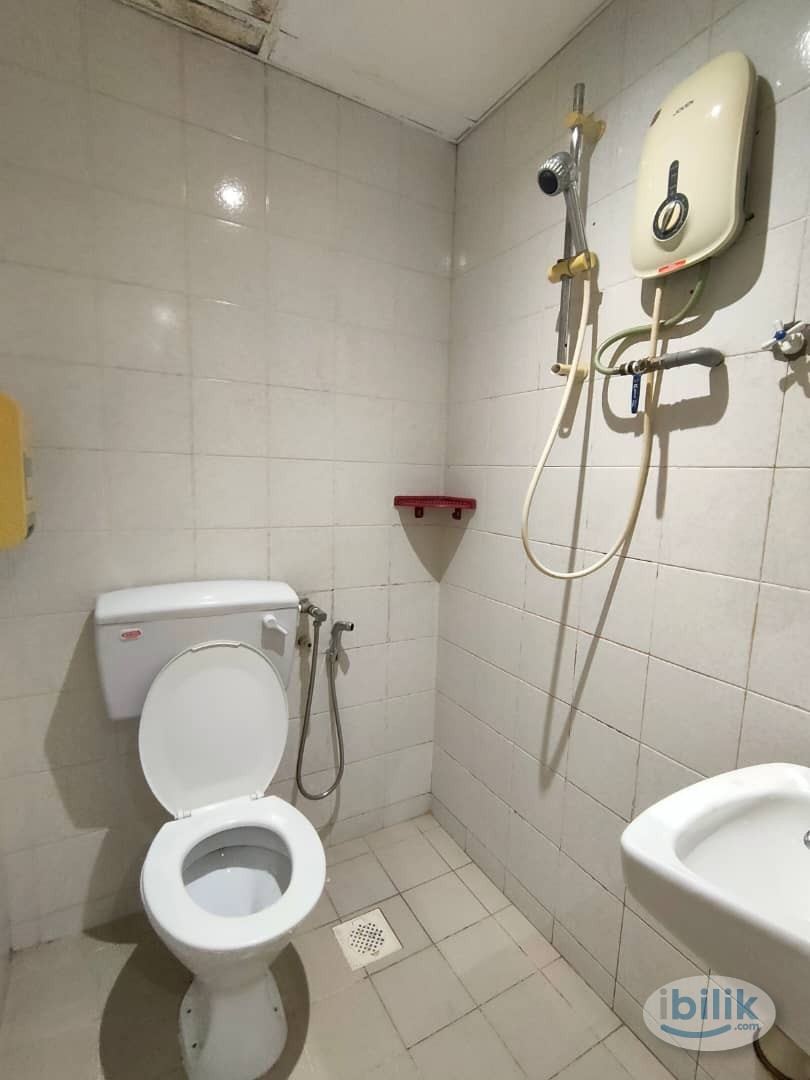 Room with attach Air-Cond Rent at Damansara Utama near to Starling mall - Image 5