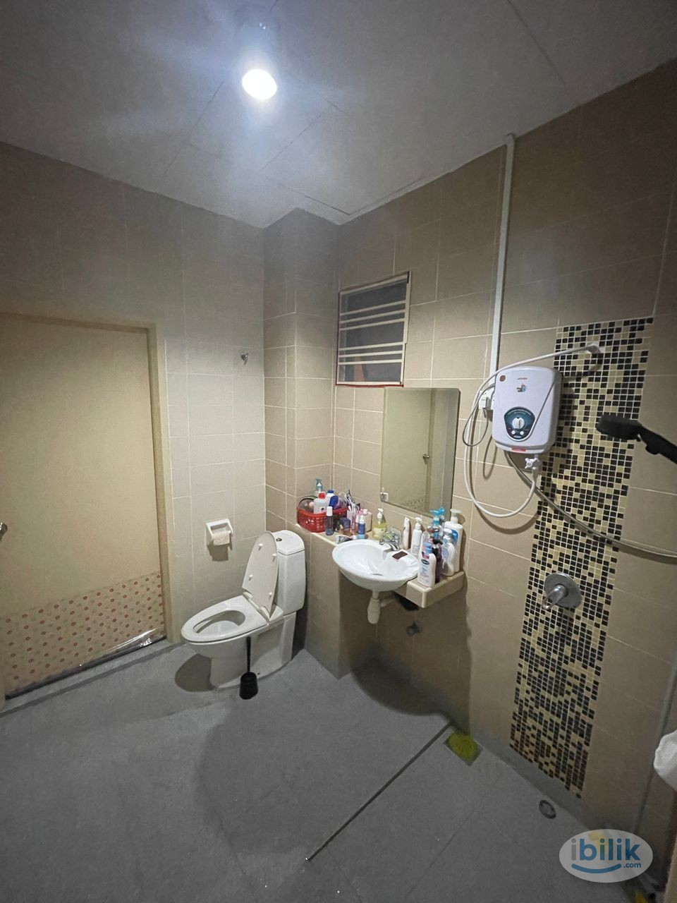Middle room for rent - Image 3