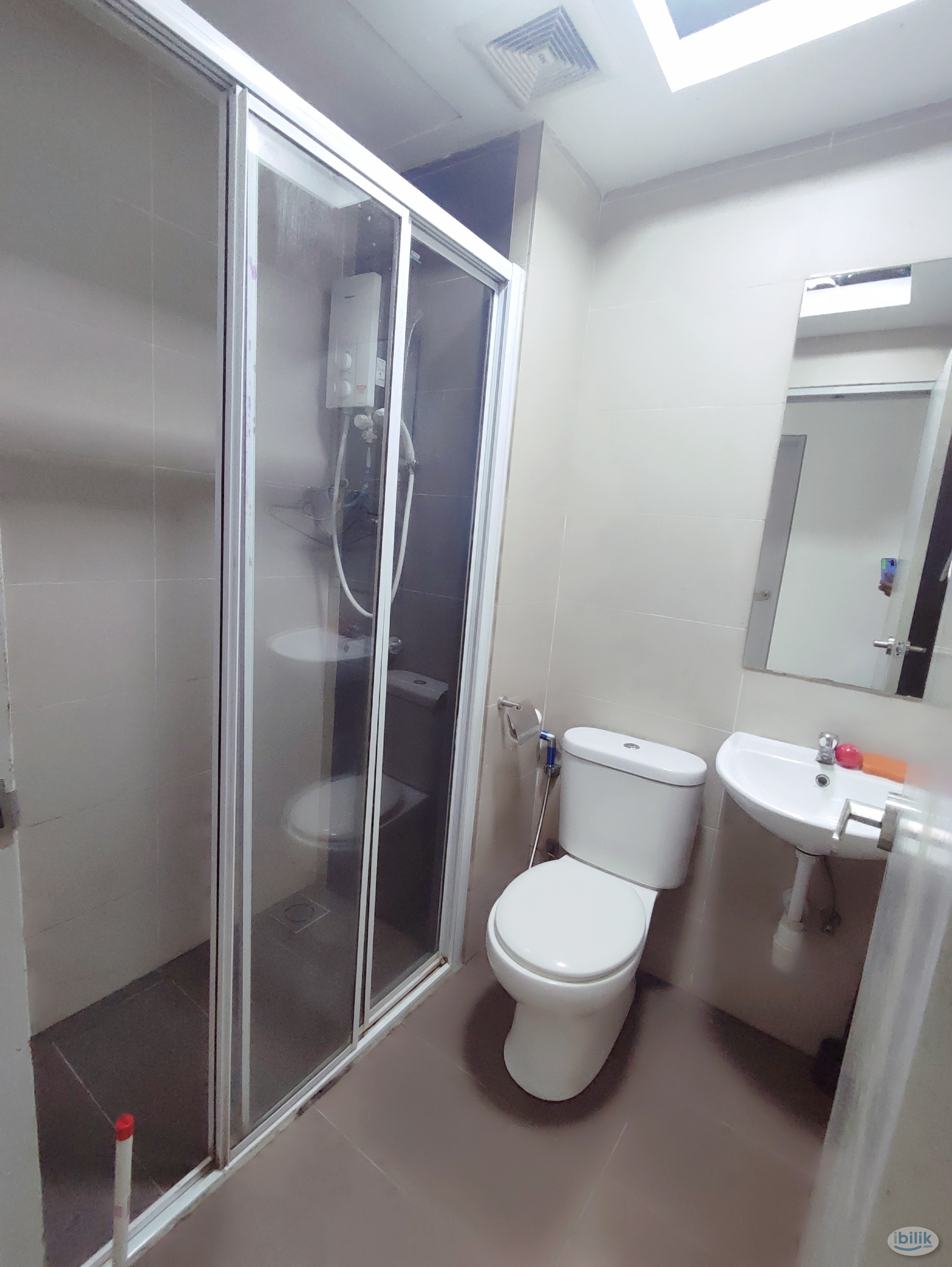 Budget single room at GLOMAC CENTRO condo - Image 4