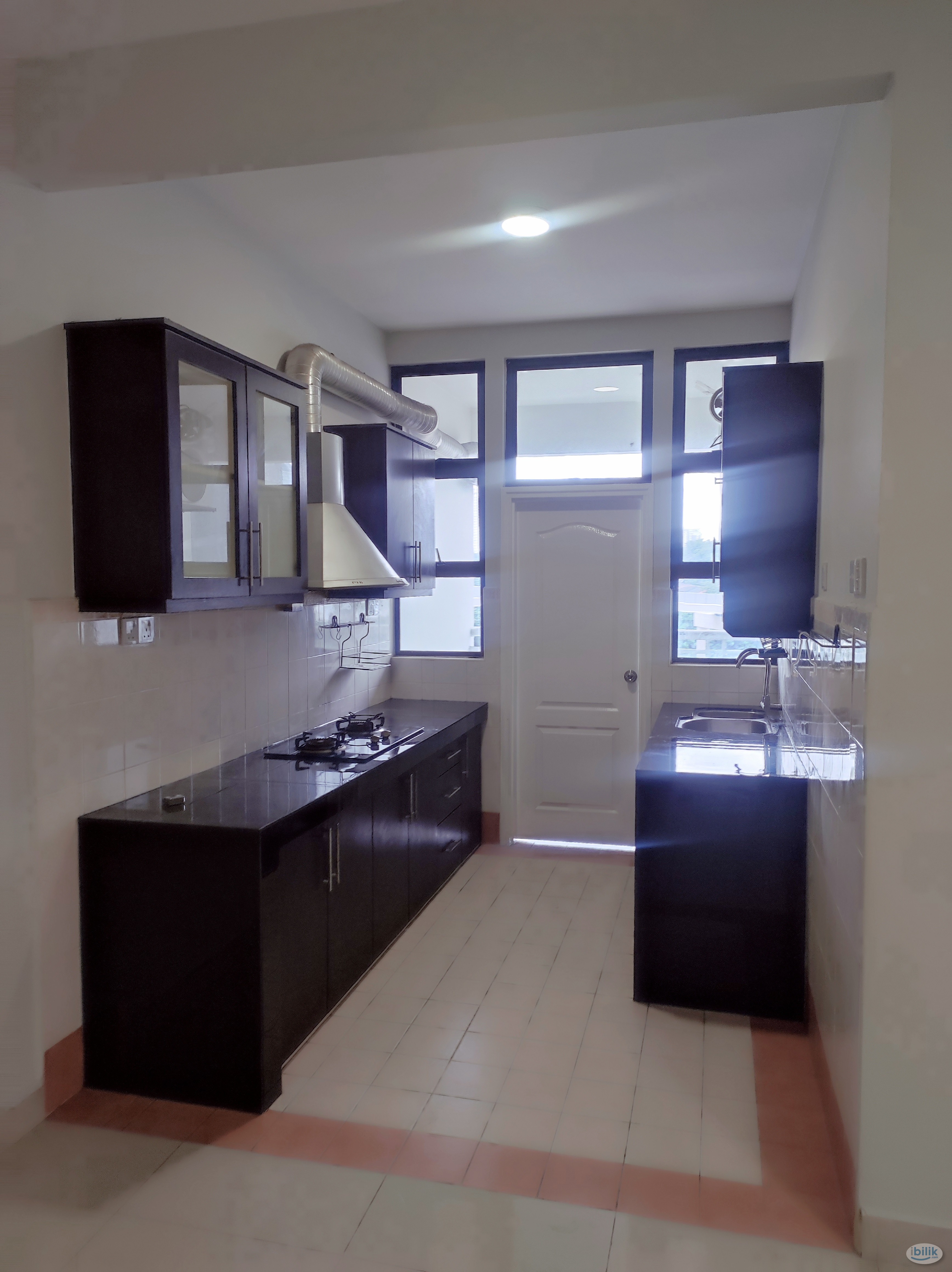 Middle room available at Pelangi utama condominium - Image 2