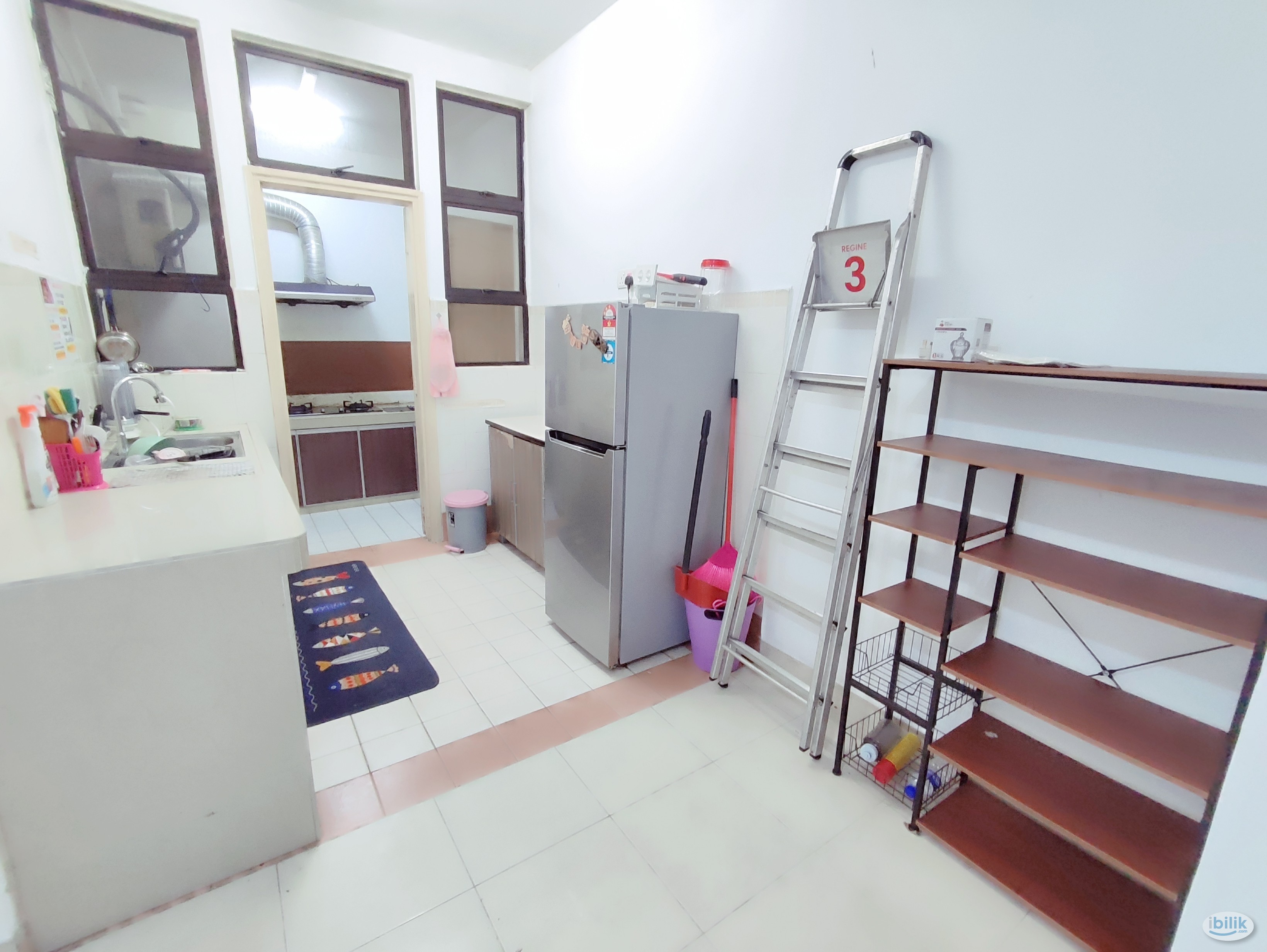 Female Single room at Pelangi utama condominium - Image 1