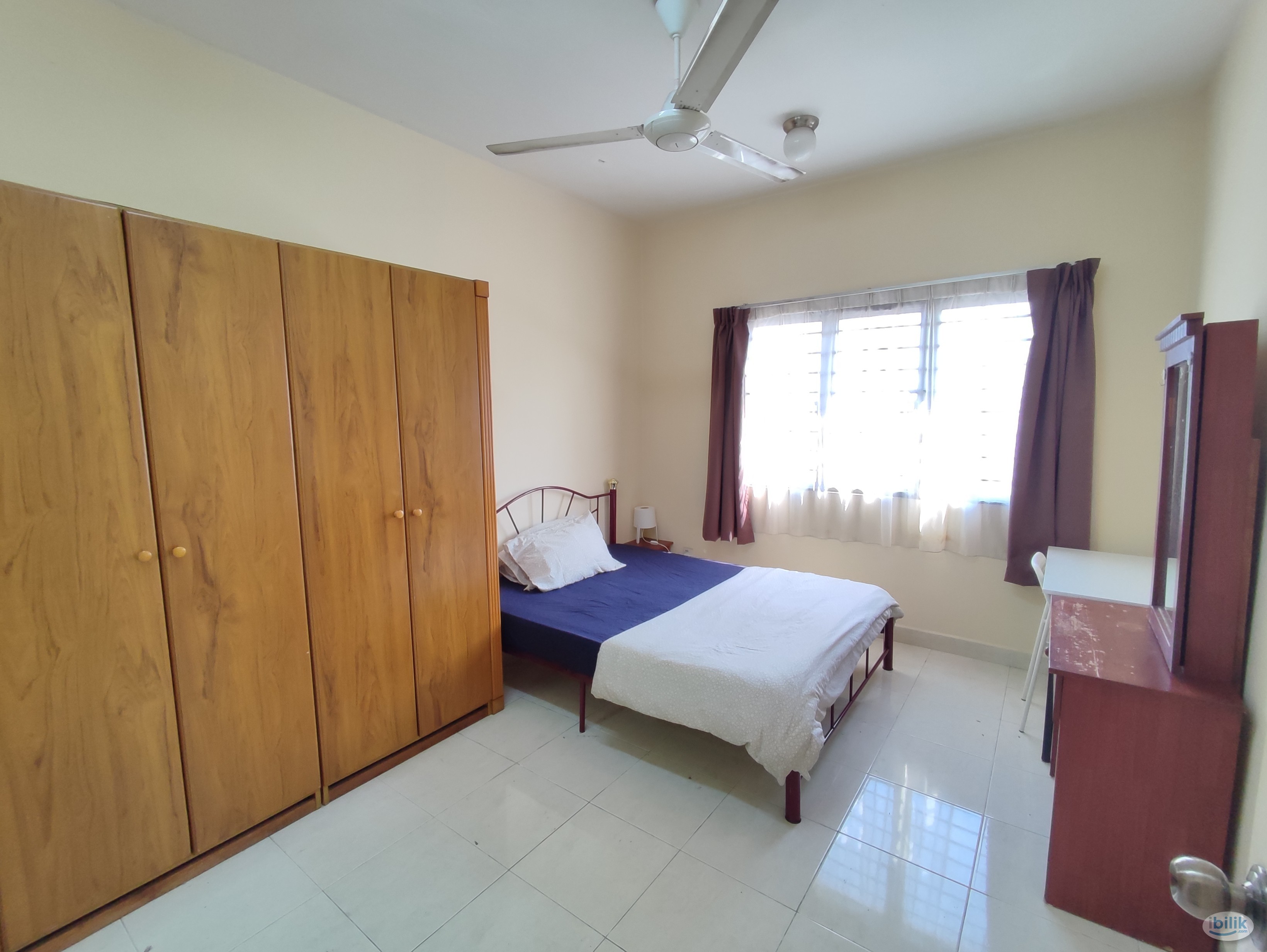 Master bedroom at Pelangi utama condominium - Image 1