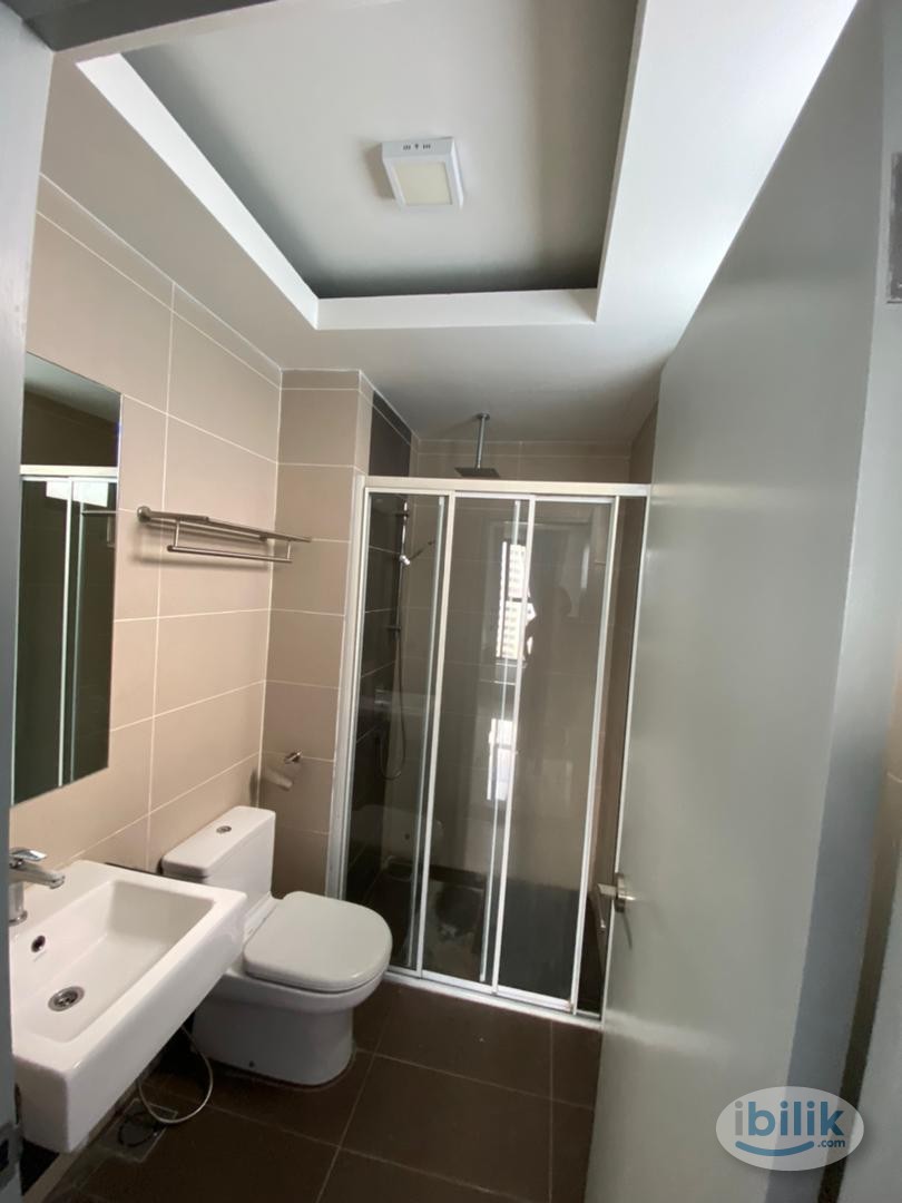 Master bedroom at glomac Centro condo - Image 3