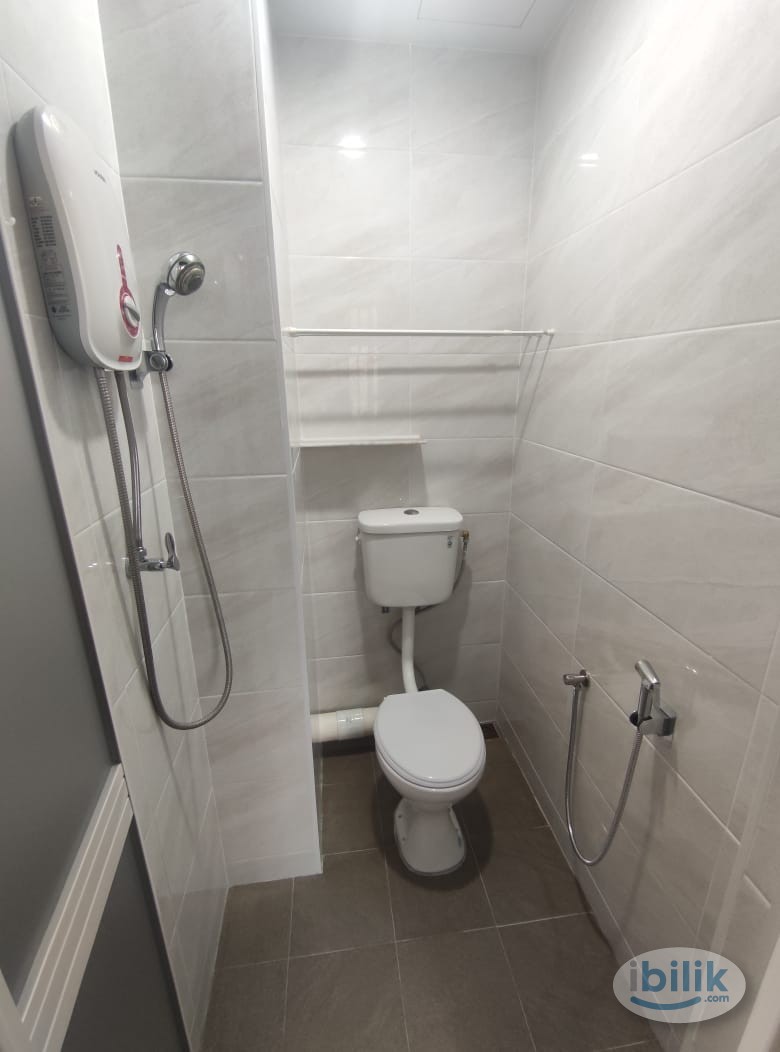 Single Room at Marina Tower, Relau - Image 3