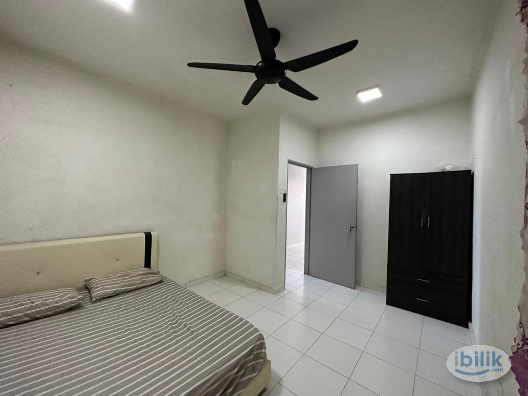 Middle Room at Scott Towers, Johor Bahru - Image 1