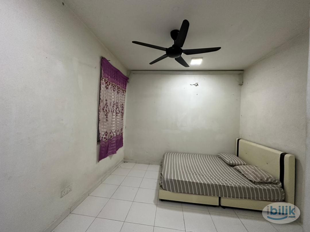 Middle Room at Scott Towers, Johor Bahru - Image 2
