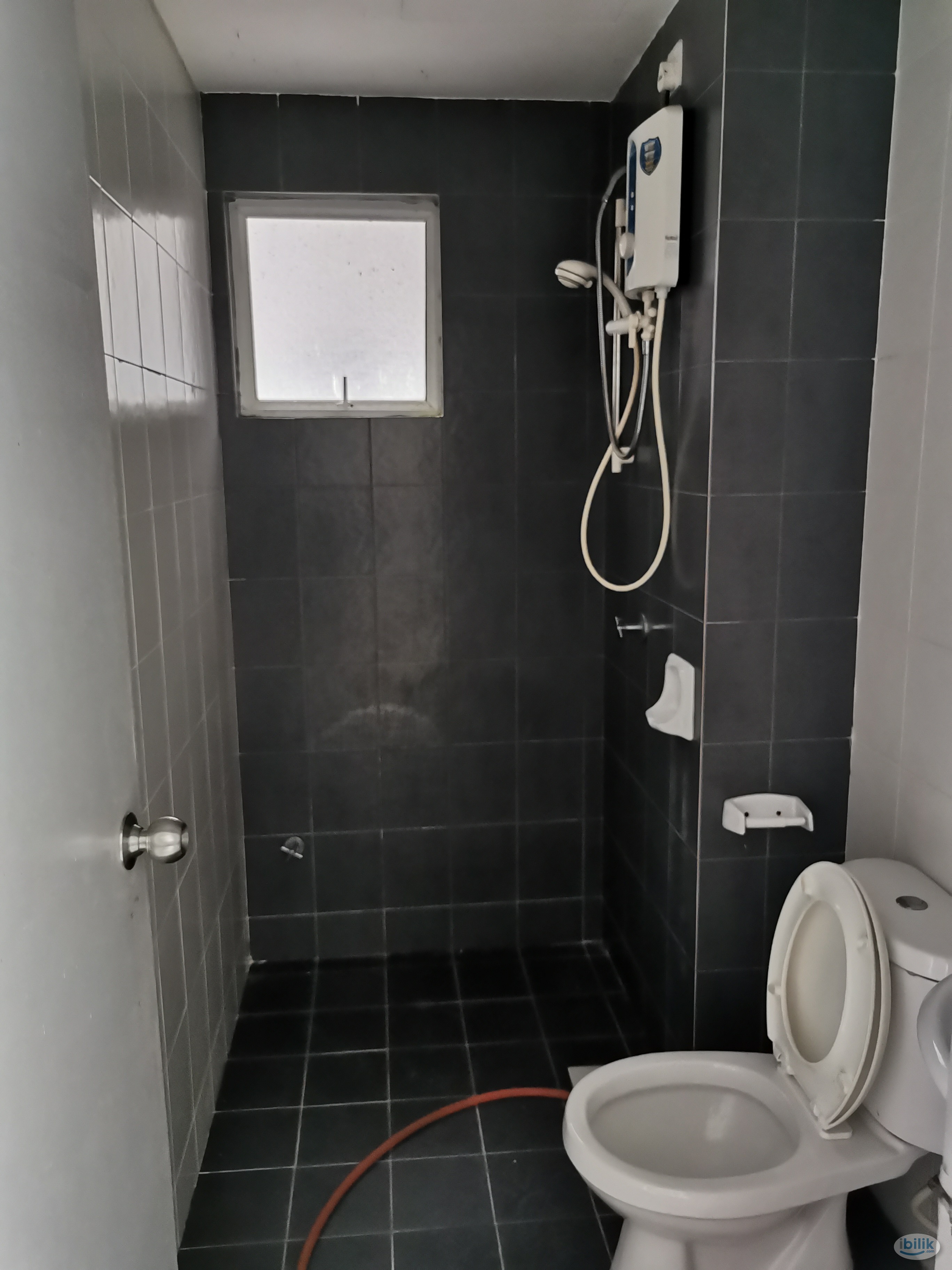 Middle Room at Scott Towers, Johor Bahru - Image 3