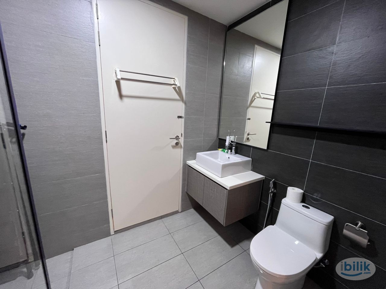 Newly Condo🔥Queen bedroom attached bathroom at The Arcuz @ Kelana Jaya - Image 4