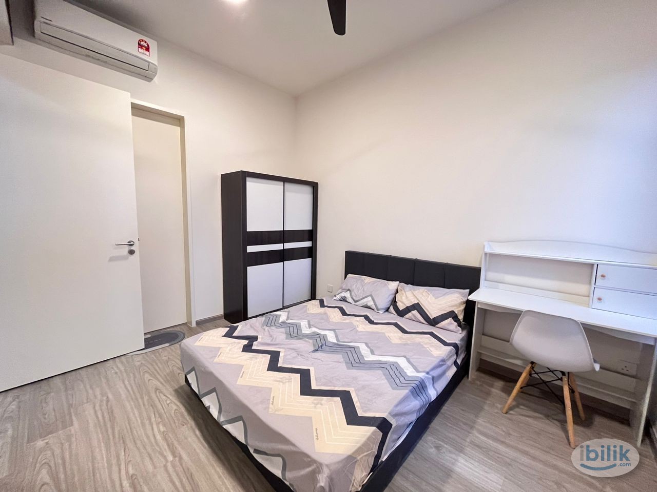 Female Unit🚺Queen bedroom attached bathroom at The Arcuz @ Kelana Jaya - Image 1