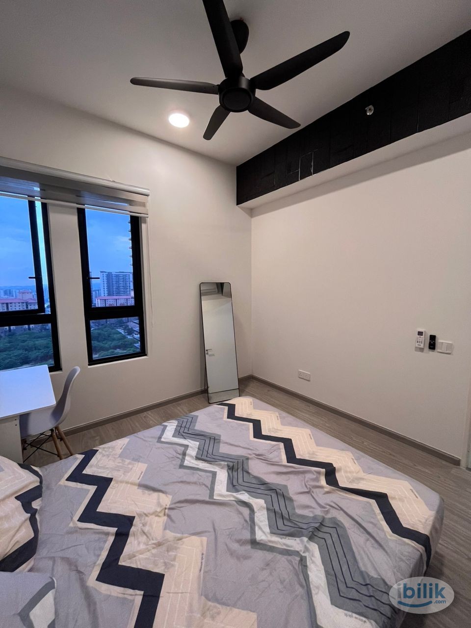 Female Unit🚺Queen bedroom attached bathroom at The Arcuz @ Kelana Jaya - Image 3
