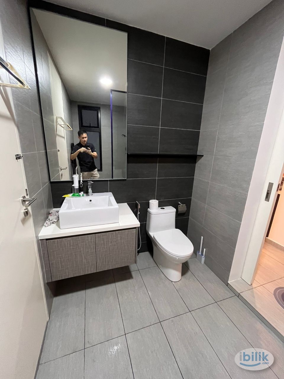 Female Unit🚺Queen bedroom attached bathroom at The Arcuz @ Kelana Jaya - Image 4