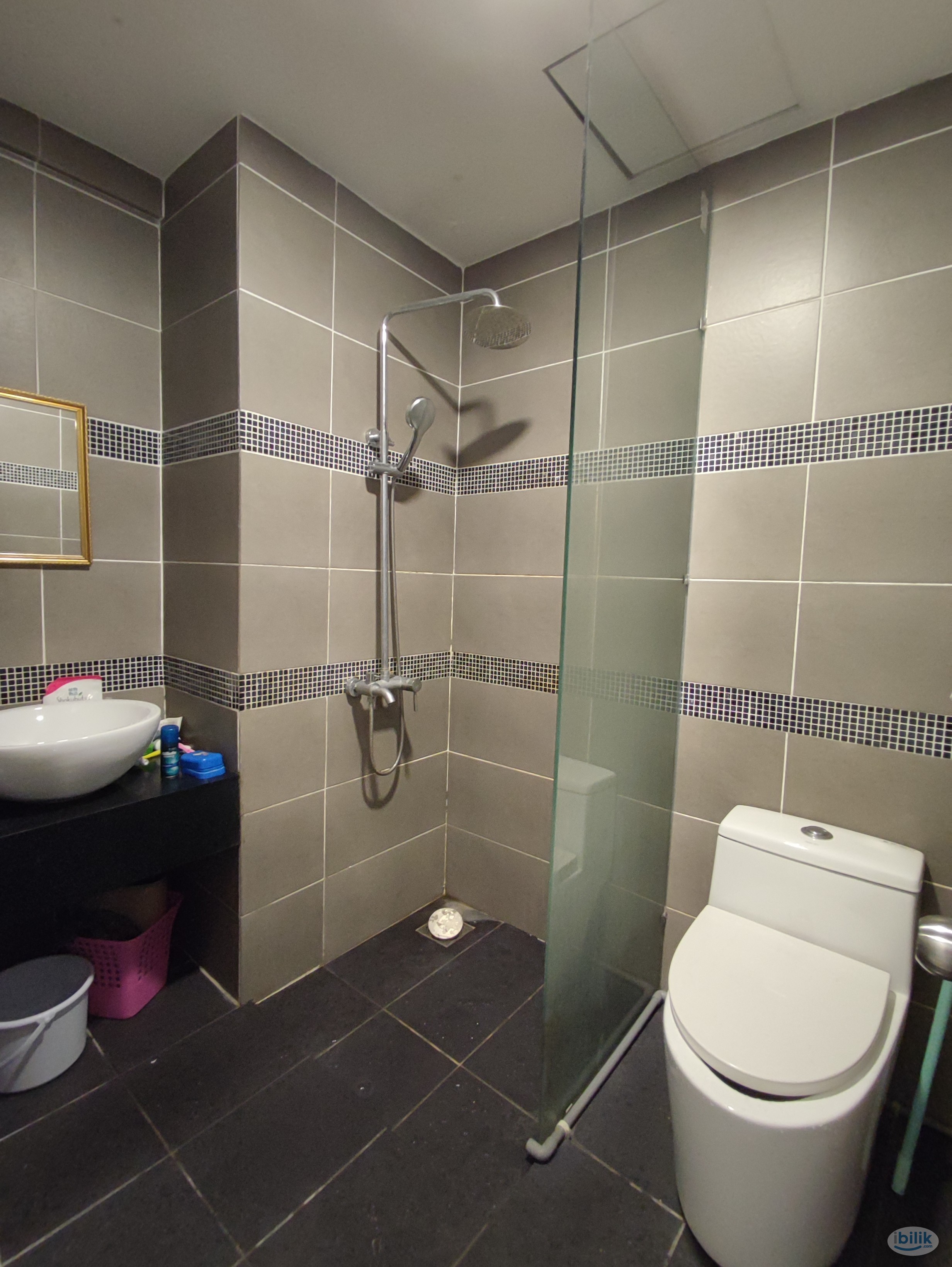 Middle Room at D'Latour, Bandar Sunway - Image 4