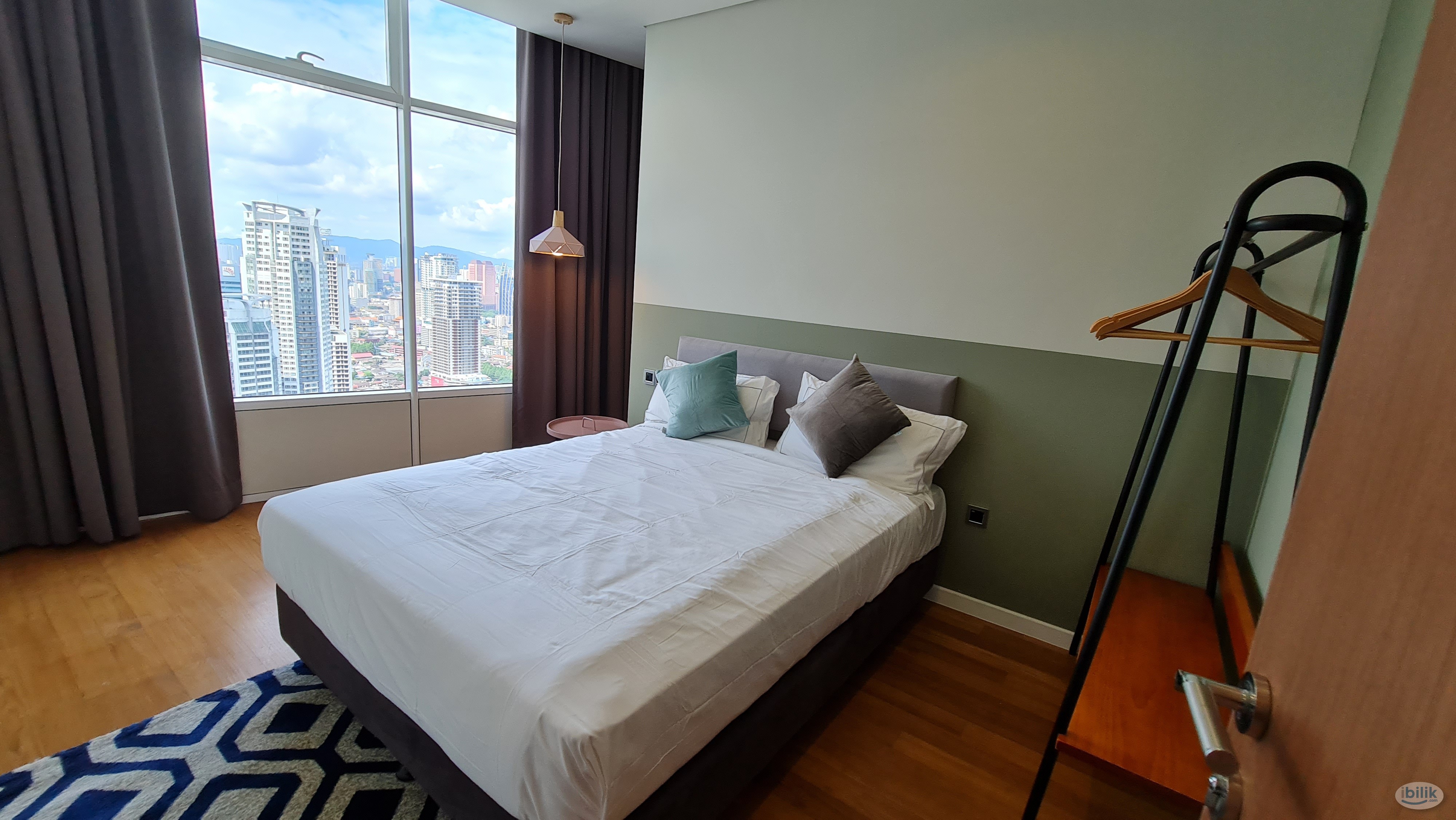 Middle Room at Sky Suites, KLCC - Image 3