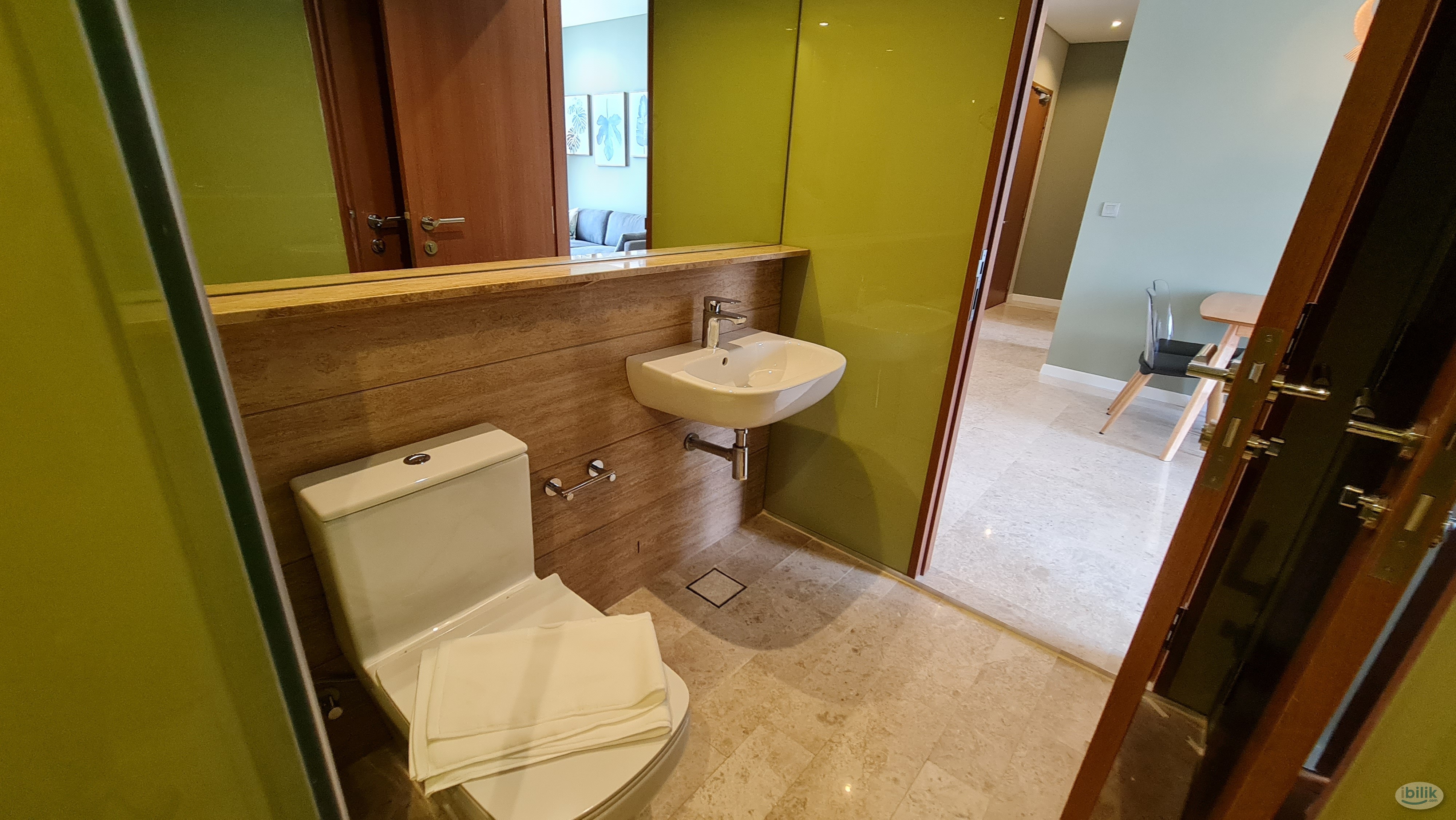 Middle Room at Sky Suites, KLCC - Image 4